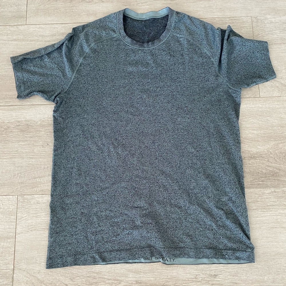 Lululemon men’s green tee
